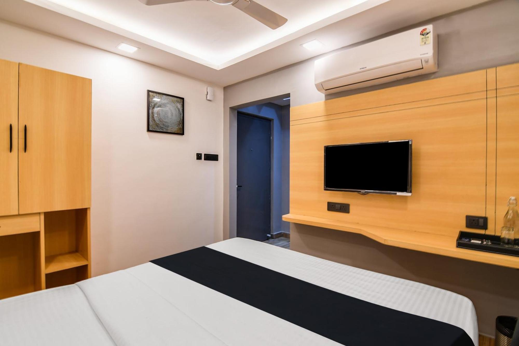Super Townhouse Oak Sayhallo Ecstasy Bhubaneswar Bagian luar foto