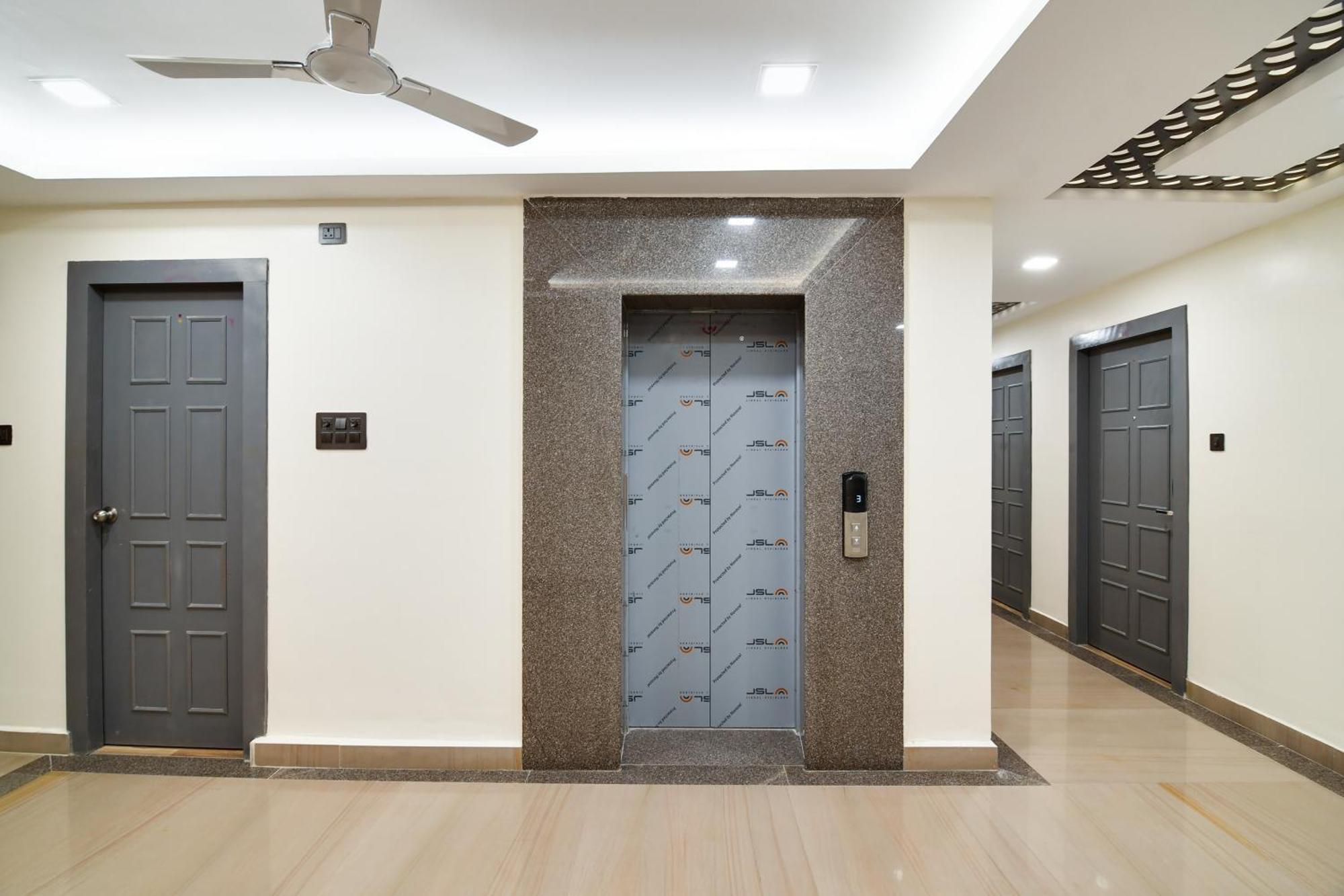 Super Townhouse Oak Sayhallo Ecstasy Bhubaneswar Bagian luar foto