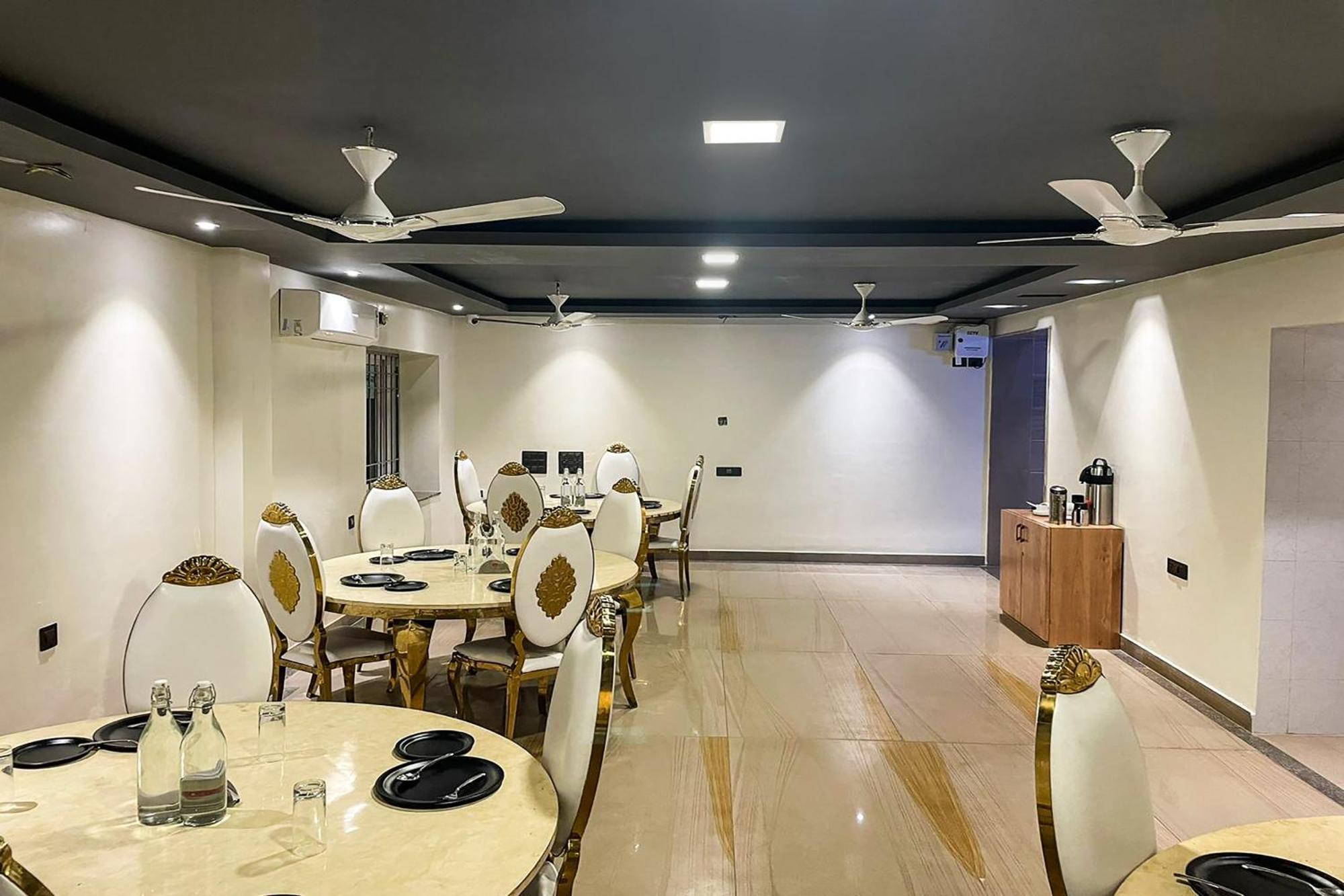 Super Townhouse Oak Sayhallo Ecstasy Bhubaneswar Bagian luar foto