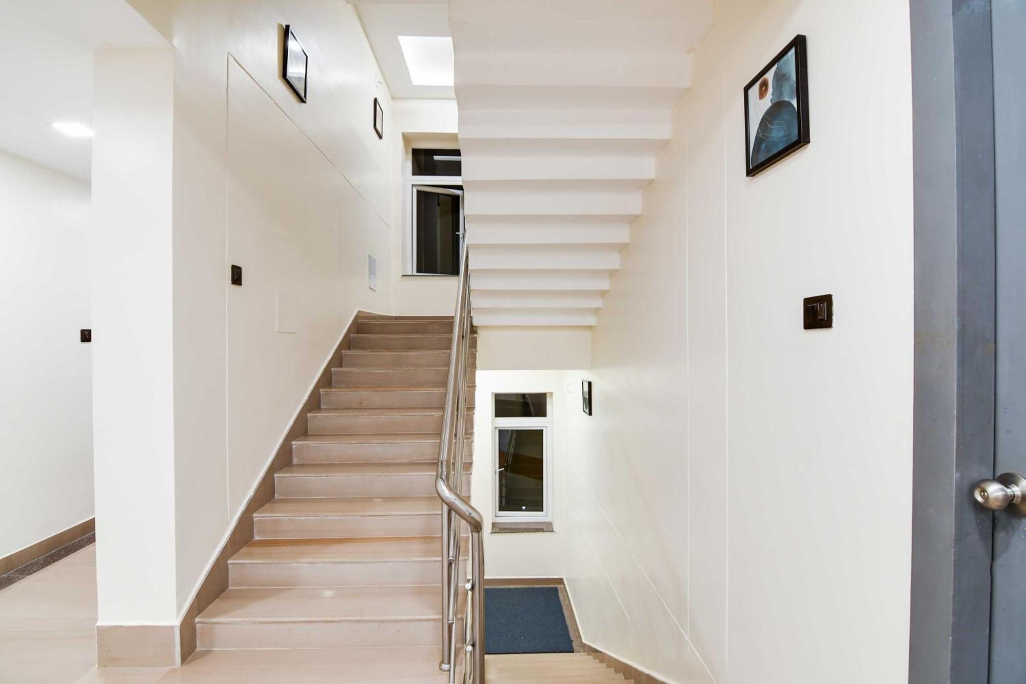 Super Townhouse Oak Sayhallo Ecstasy Bhubaneswar Bagian luar foto